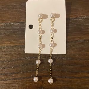 NWT- pearl drop earrings